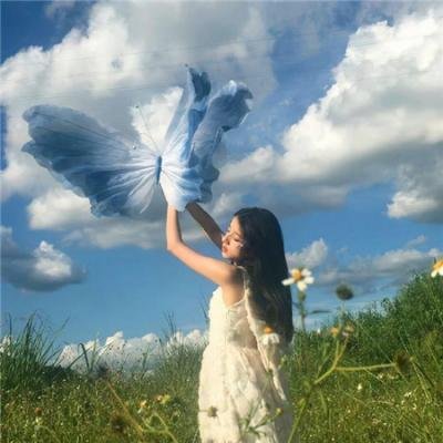 直播间直击：某天后之女出道颜值引争议，连日来最新进展